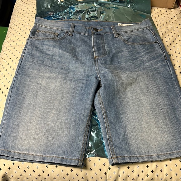 Shorts - Picture 1 of 6